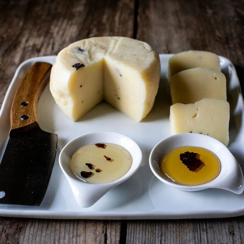 Akátový med s kousky černého lanýže, 120 g  (Lanýžový med)